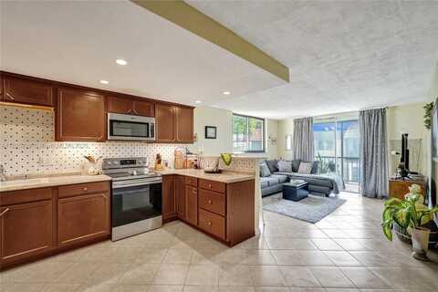 7100 NW 17th St, Plantation, FL 33313