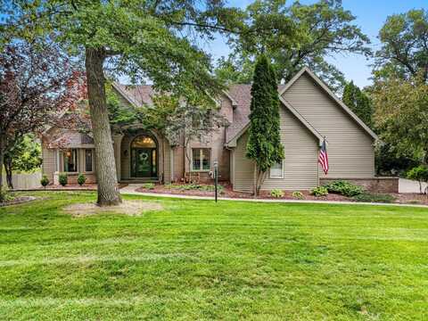1494 Parkway Dr, Ashwaubenon, WI 54304