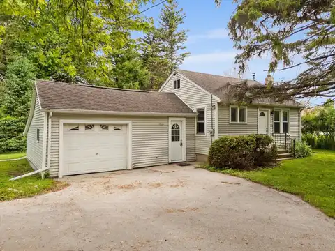 4924 Lakeshore Rd, Sheboygan, WI 53083