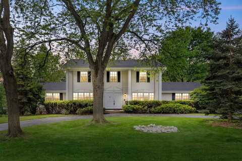 15075 Kings Ridge Ct, Brookfield, WI 53005