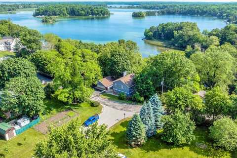 1012 N Breens Bay Rd, Summit, WI 53066