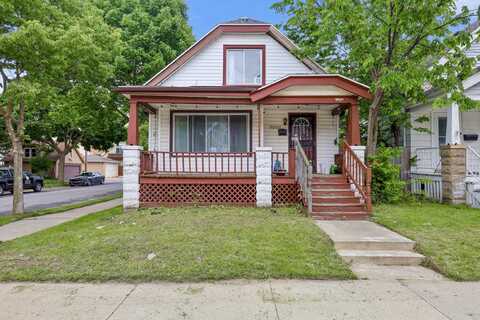 3002 S 7th St, Milwaukee, WI 53215