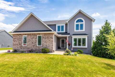 833 Goldenview Ct, Oconomowoc, WI 53066