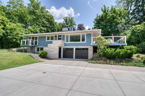 915 Mariane Ter, Lake Geneva, WI 53147