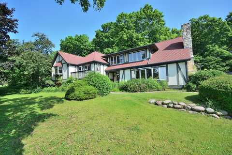 3076 Red Fox Cir, Colgate, WI 53017