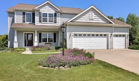 739 Pinehurst Dr, Mukwonago, WI 53149