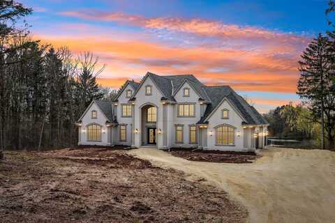 10031 N Range Line Rd, Mequon, WI 53092