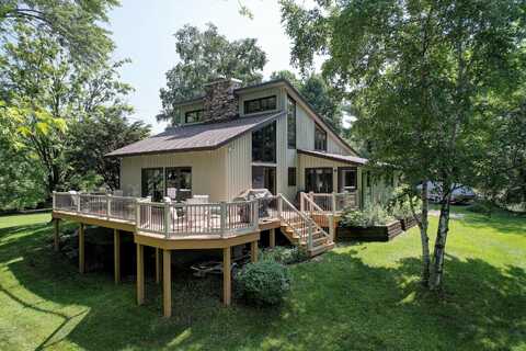 W332s3829 Lilac Ct, Dousman, WI 53118