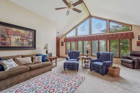 S46w22428 Tansdale Rd, Waukesha, WI 53189