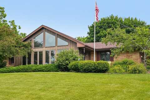 S46w22428 Tansdale Rd, Waukesha, WI 53189