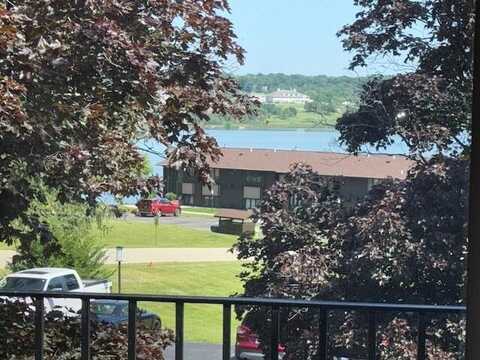 12 Interlaken Dr, Lake Geneva, WI 53147