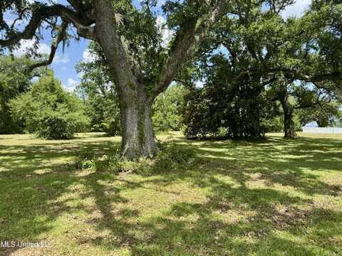 305 N Beach Boulevard, Waveland, MS 39576