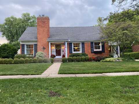1782 Hollywood, Grosse Pointe Woods, MI 48236