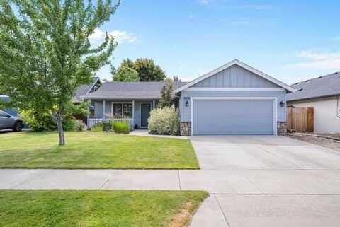 209 NW 27th Court, Redmond, OR 97756