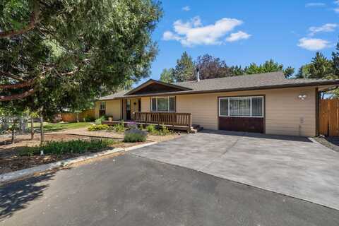 3310 SW Yew Avenue, Redmond, OR 97756