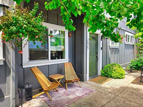 255 S Larch Street, Sisters, OR 97759