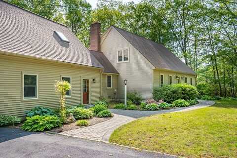 7 Major Moore Cir, Paxton, MA 01612