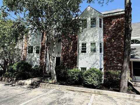 121 Tall Oaks Dr, Weymouth, MA 02190