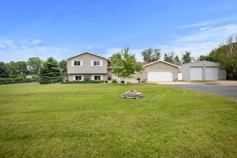 2710 66th St, Minot, ND 58703
