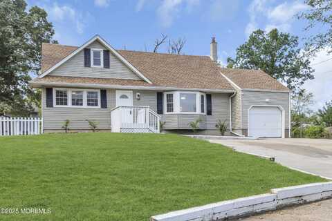 14 Regal Court, Toms River, NJ 08753