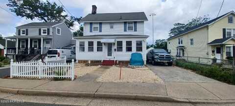 14 Pine Street, Keyport, NJ 07735