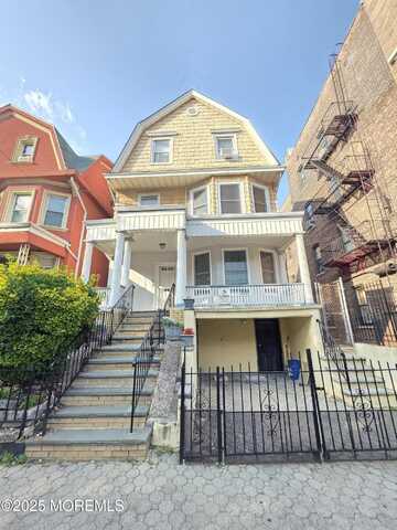 122 Jewett Avenue, Jersey City, NJ 07304