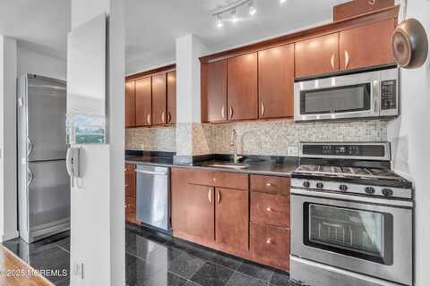 500 Linwood Drive, Fort Lee, NJ 07024