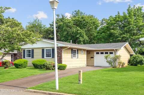 7 Robinson Road, Brick, NJ 08724