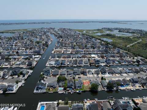 28 Commodore Drive, Brick, NJ 08723