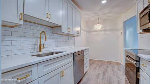 119 Amberly Drive, Manalapan, NJ 07726