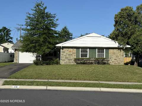 19 Courtland Lane, Aberdeen, NJ 07747
