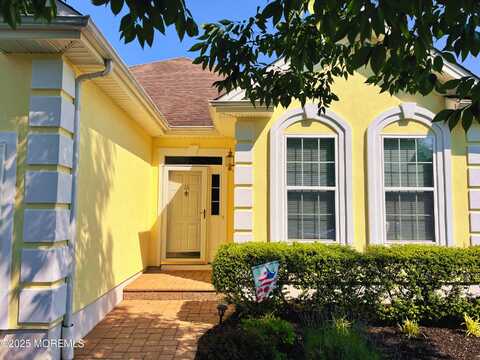 16 Woodstock Court, Jackson, NJ 08527