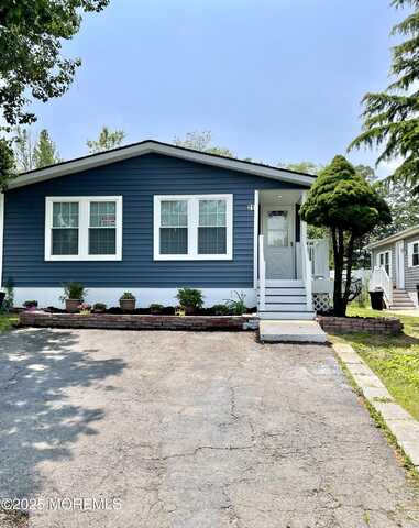 21 Forest Drive, Manalapan, NJ 07726