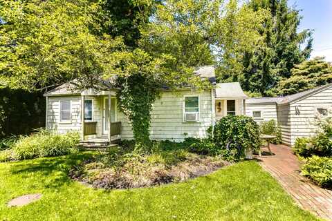 50 Sag Harbor Turnpike, East Hampton, NY 11937