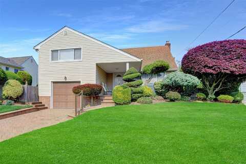 1045 Stuart Place, Seaford, NY 11783
