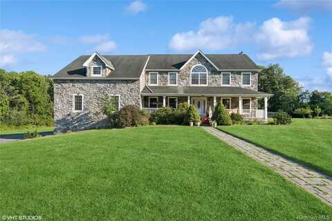 10 Willys Court, Rock Tavern, NY 12575
