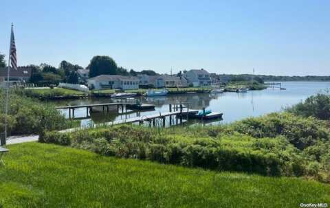 2 Little Neck Road, Southampton, NY 11968