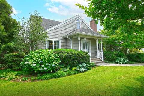 17 Walker Avenue, Syosset, NY 11791