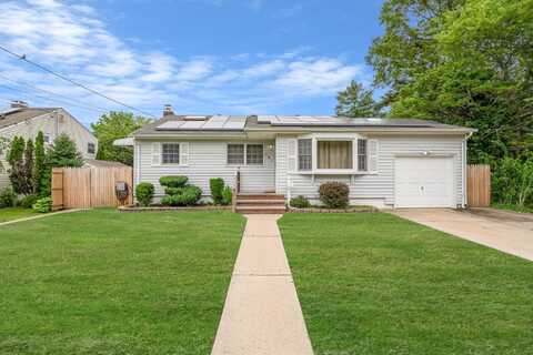 781 Bermuda Road, West Babylon, NY 11704