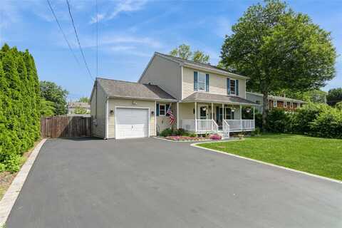 15 Loughlin Drive, Shirley, NY 11967