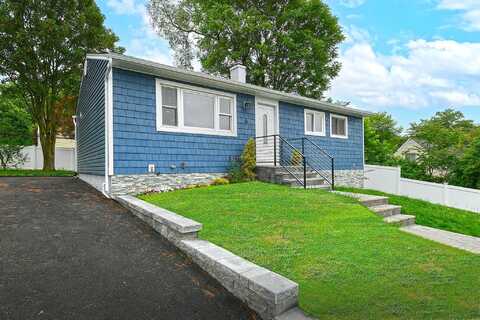 6 Ralph Young Avenue, Glen Cove, NY 11542