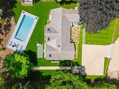 16 Walker Court, East Quogue, NY 11942