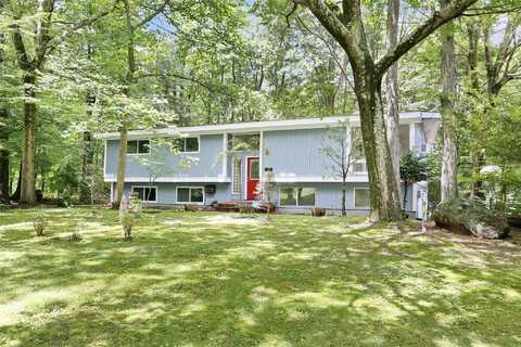 28 Robin Hood Road, Montebello, NY 10901