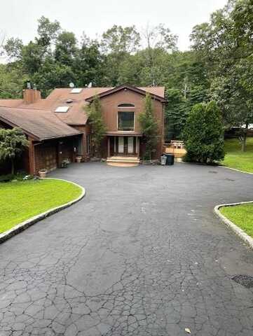 1 Brothers Court, Dix Hills, NY 11746