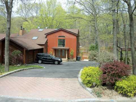 1 Brothers Court, Dix Hills, NY 11746