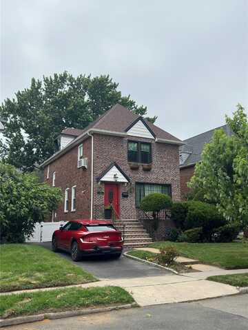 152 Bixley Heath, Lynbrook, NY 11563