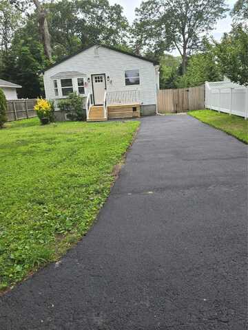 80 Oakdale Avenue, Selden, NY 11784
