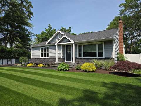 613 Blue Point Road, Holtsville, NY 11742