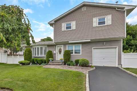 17 Pandora Drive, Brentwood, NY 11717