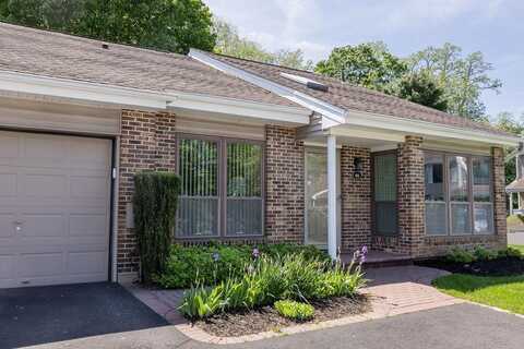 46 W Pond Court, Smithtown, NY 11787